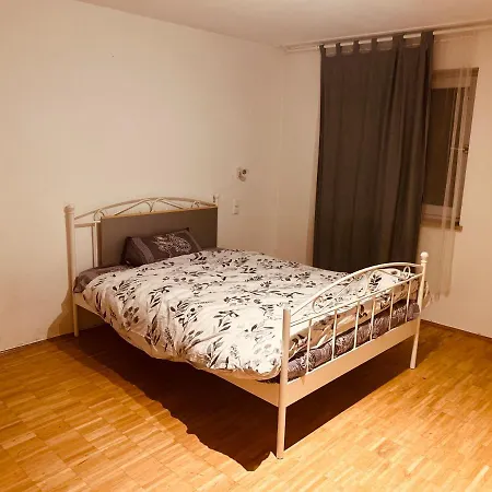 Theresienstrasse 83 Homestay